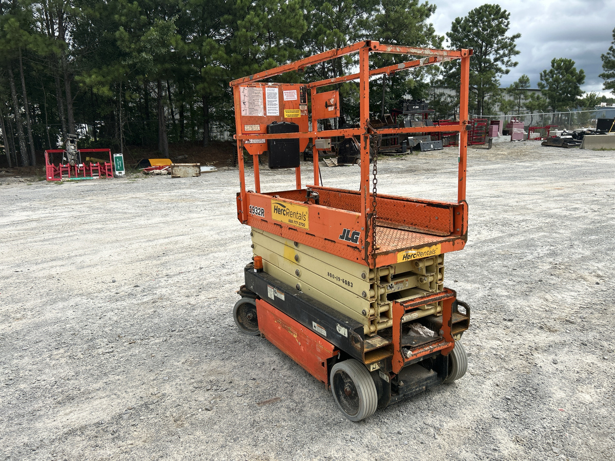 2018 JLG 1932R-15