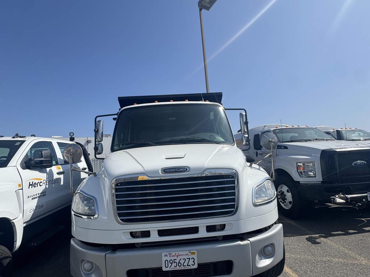 2016 Freightliner M2106-1
