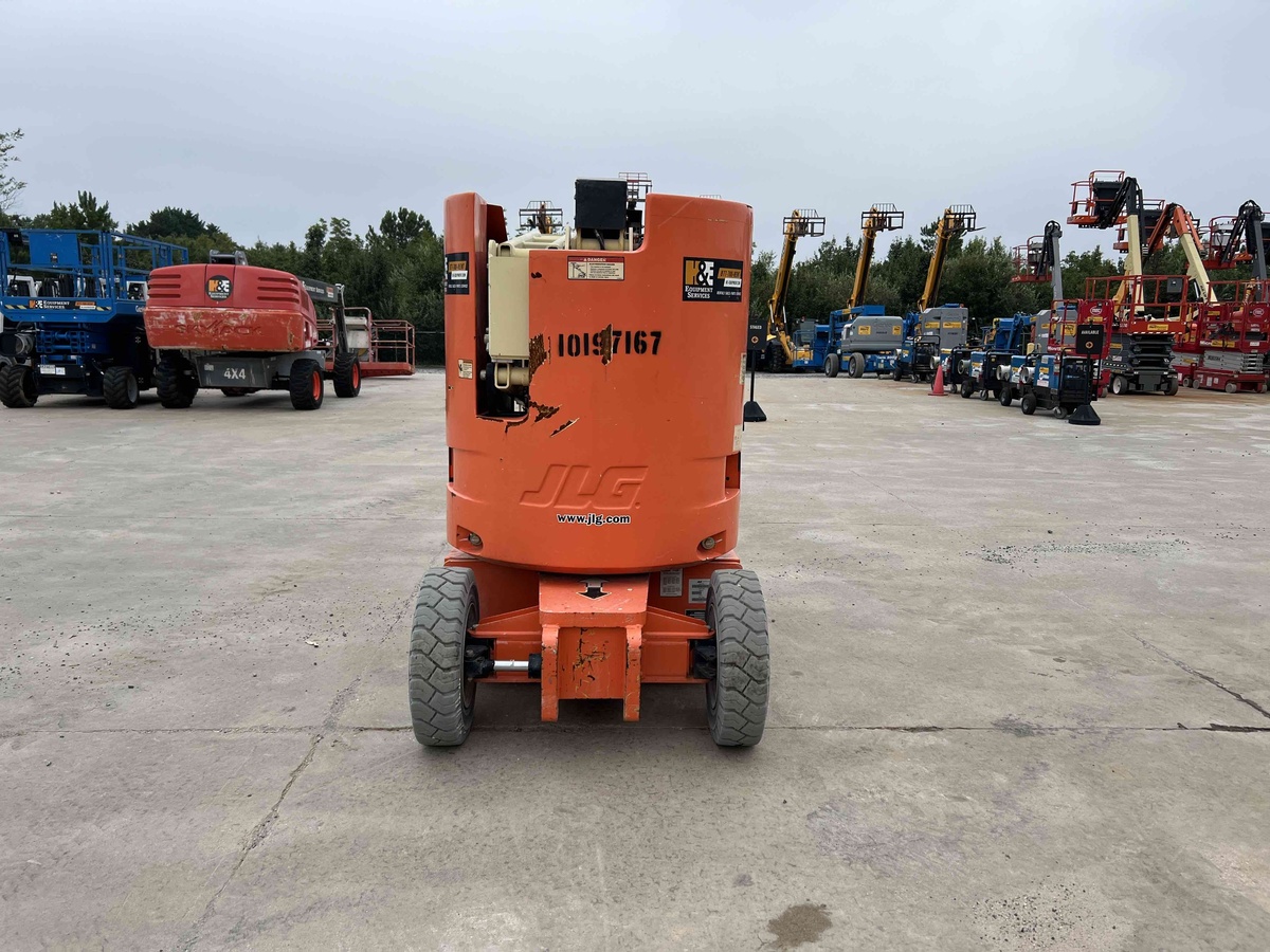 2016 JLG E300AJ-5