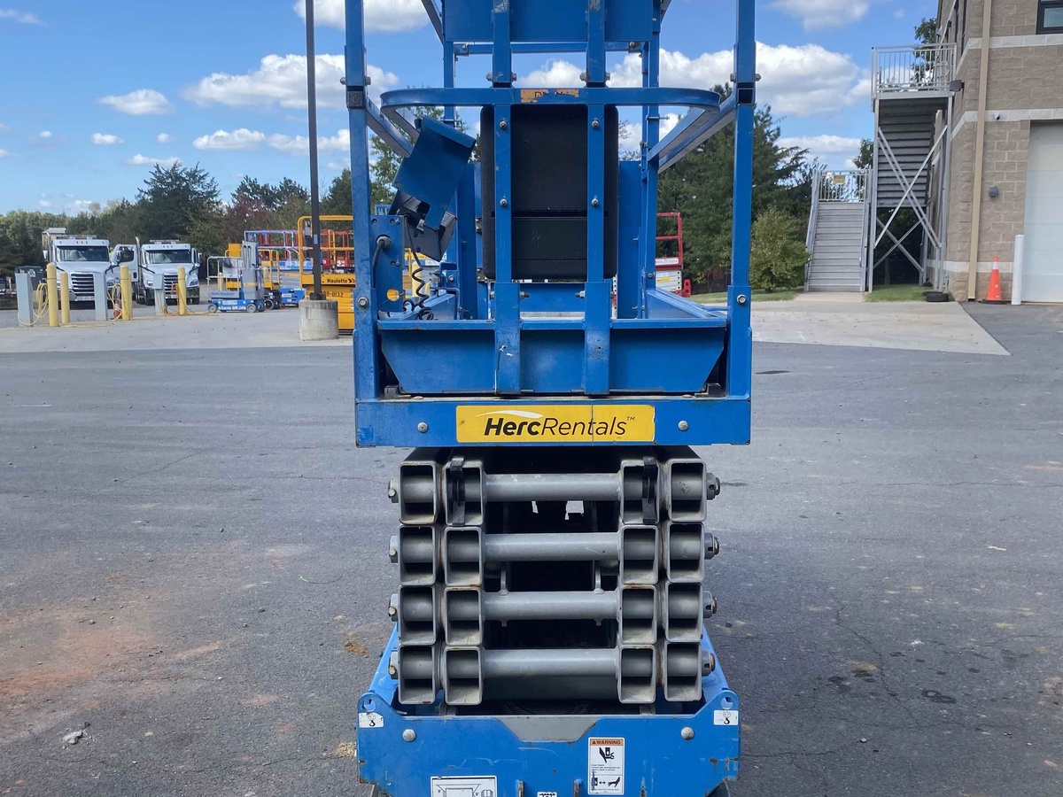 2017 Genie GS-3232