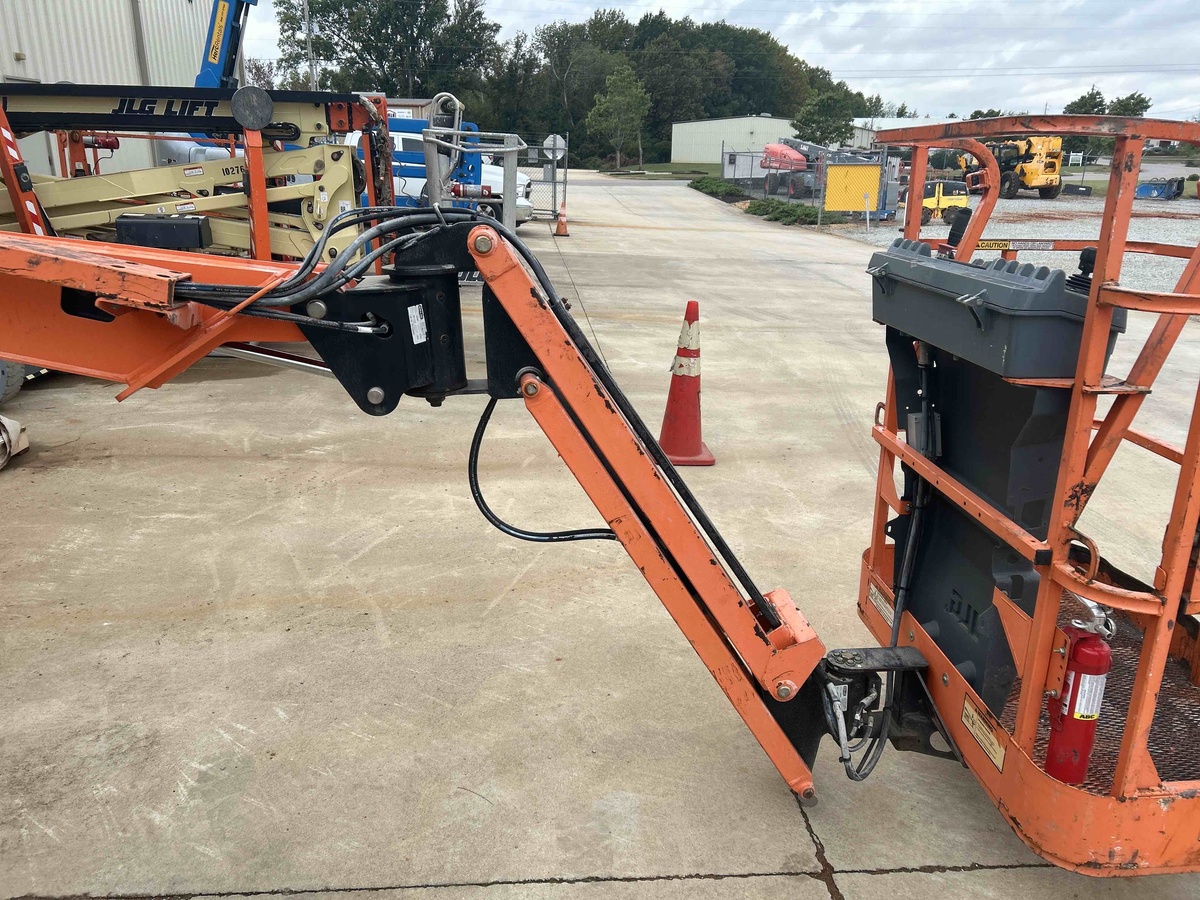 2017 JLG E400AJPN-13