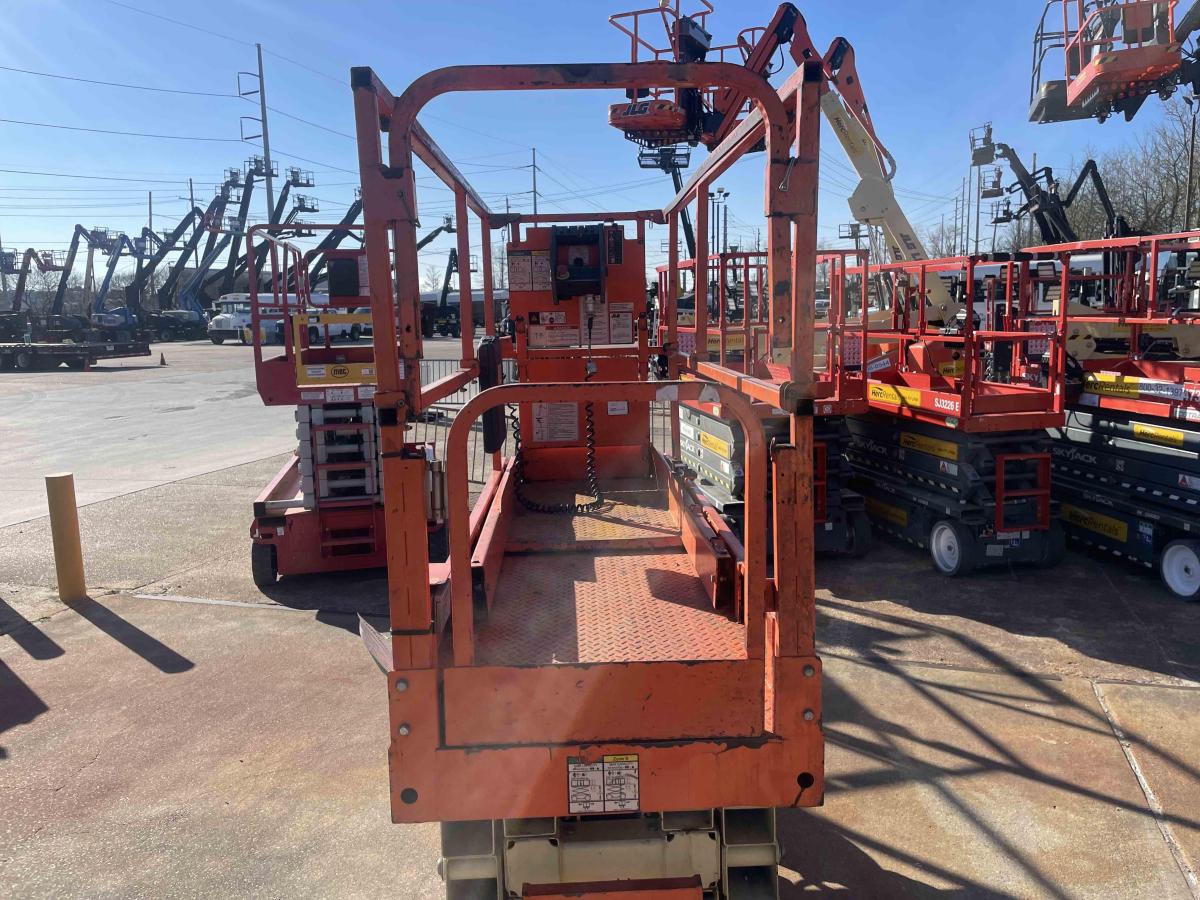 2018 JLG 2632ES