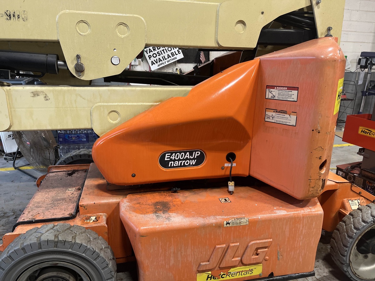 2014 JLG E400AJPN-6