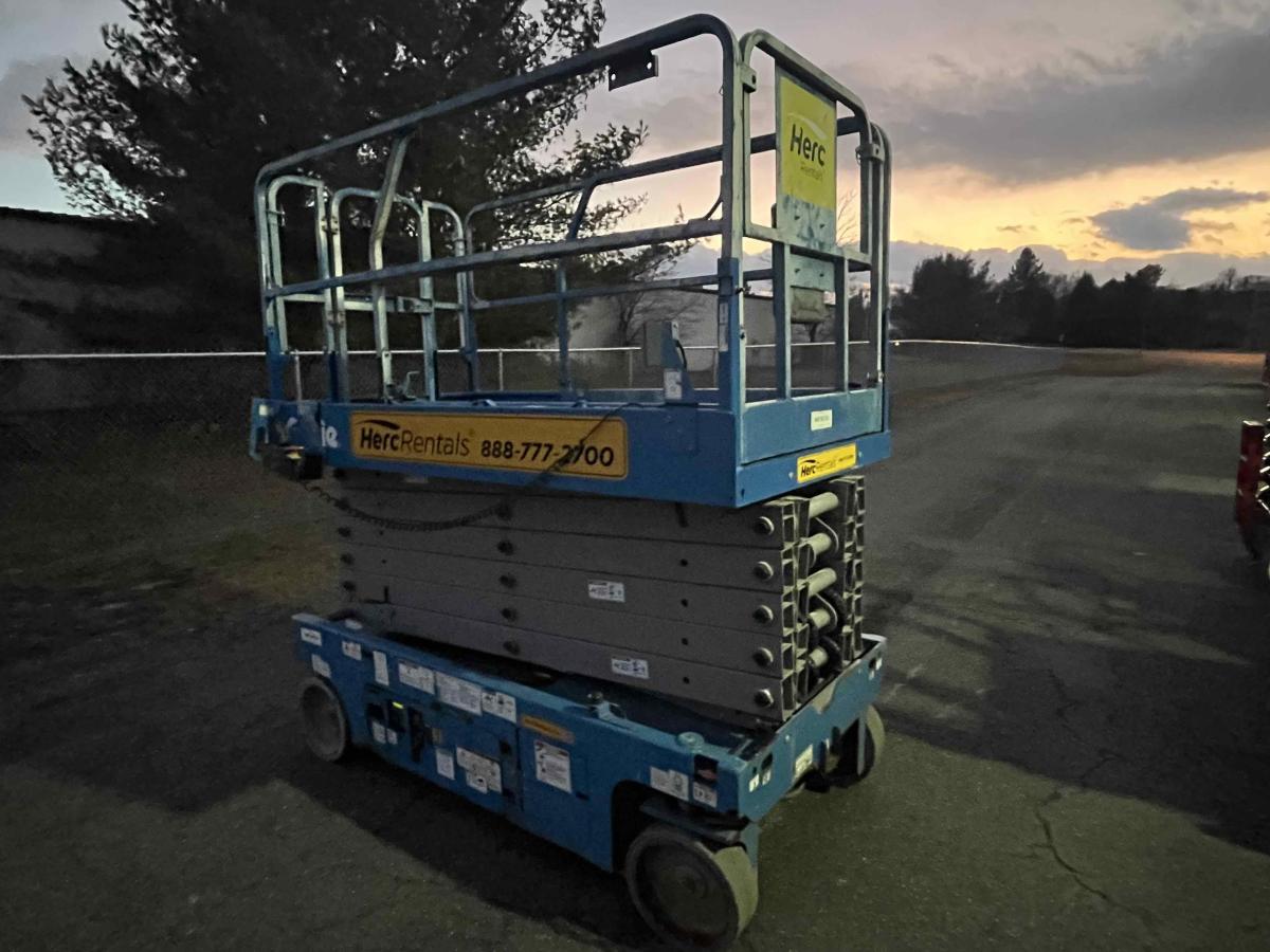 2017 Genie GS-4047