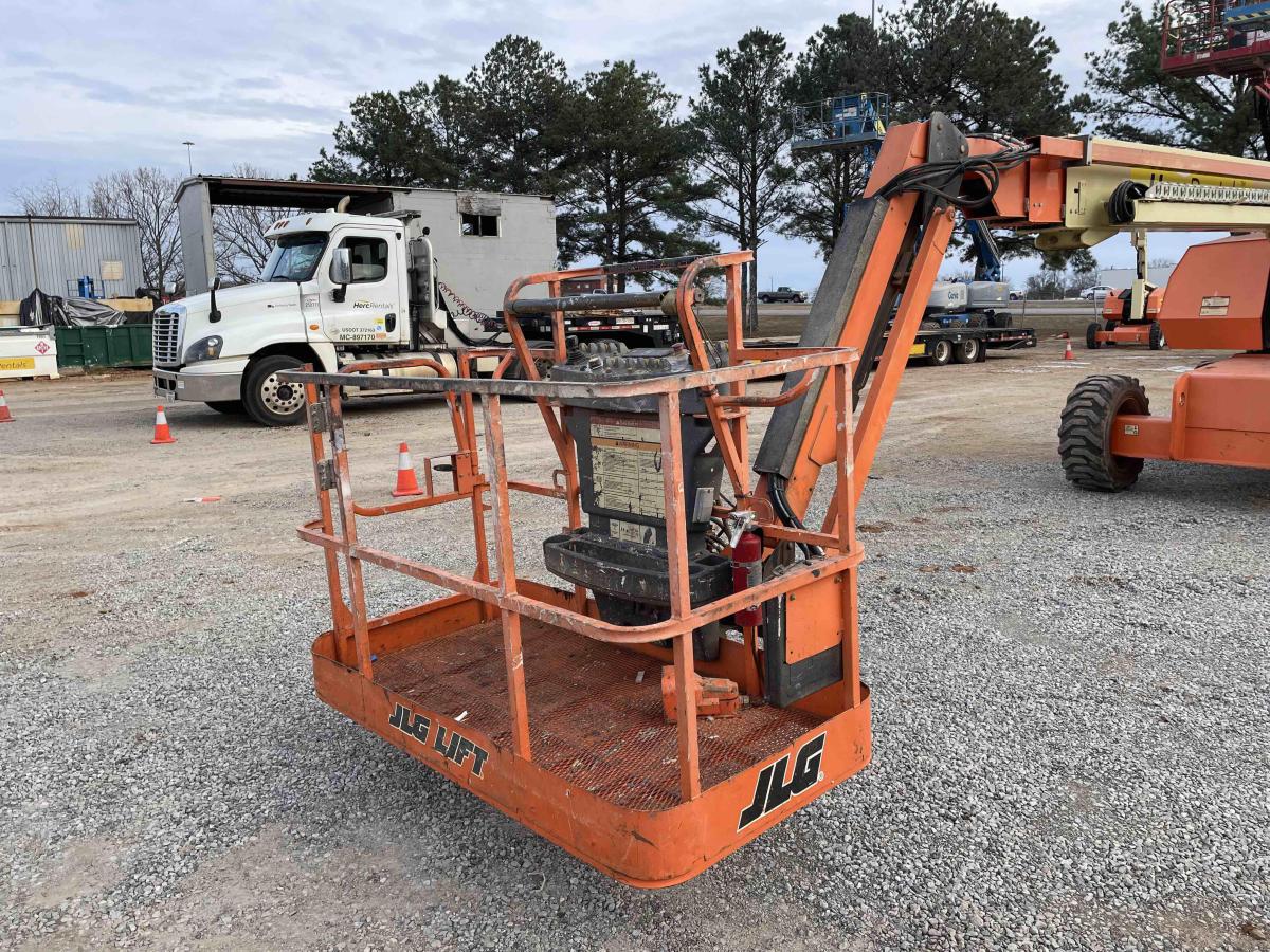 2017 JLG 660SJ