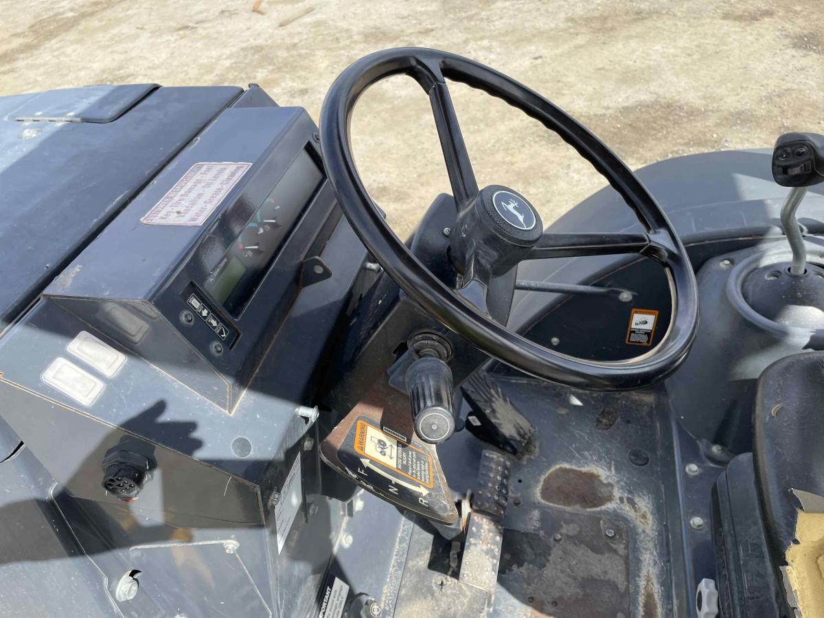 2019 John Deere 210L