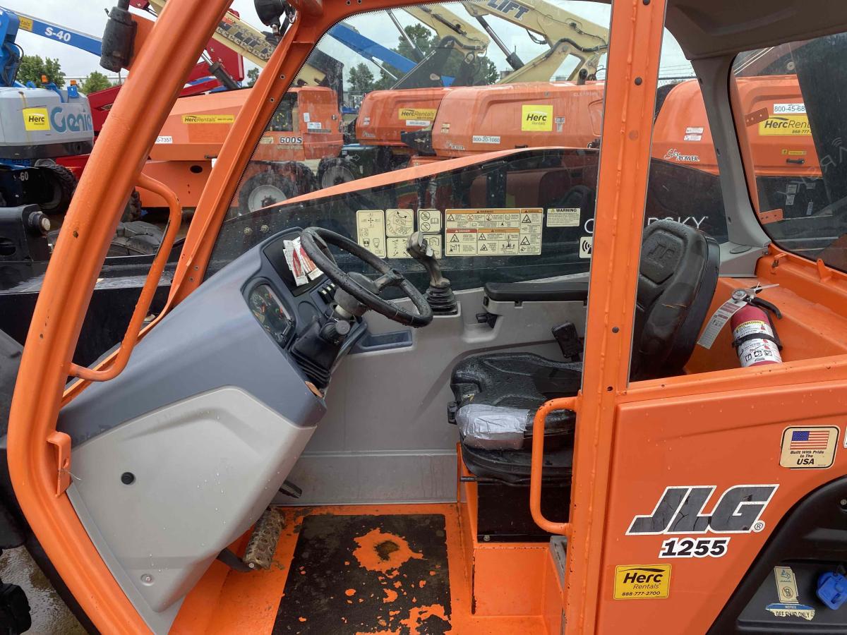 2018 JLG 1255
