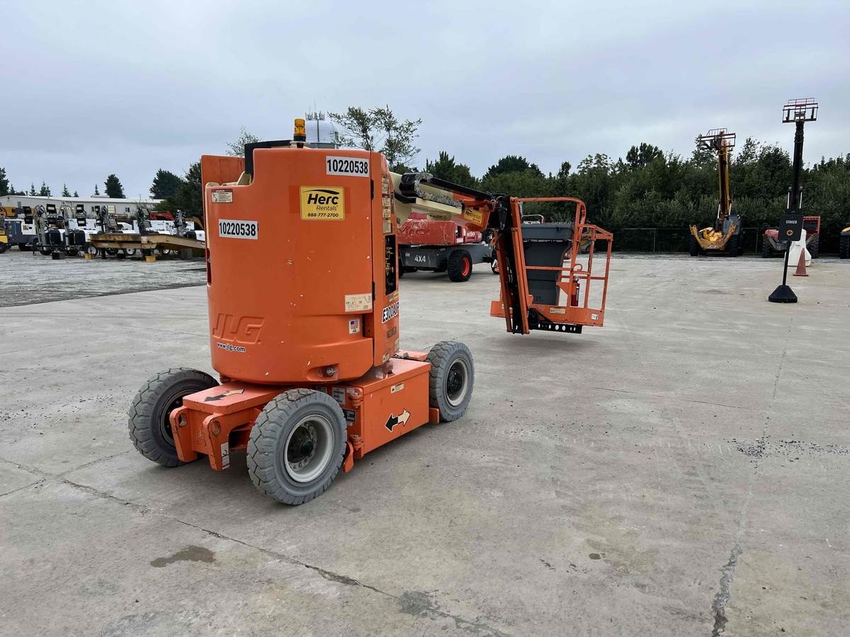 2017 JLG E300AJP-4