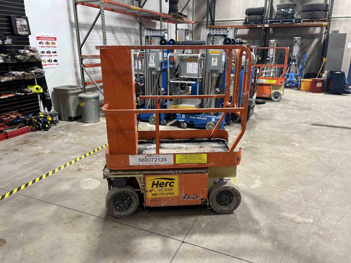 2015 JLG 1230ES