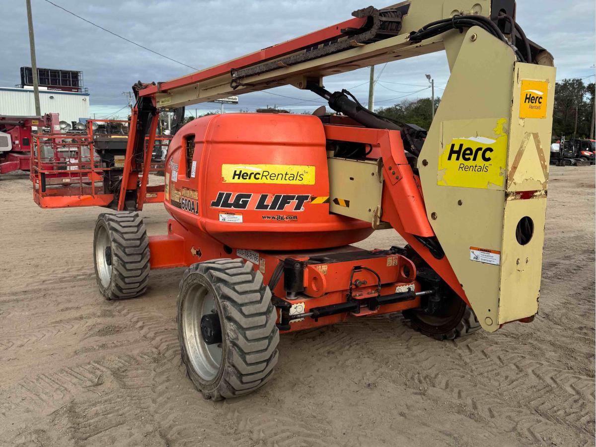 2017 JLG 600AJ