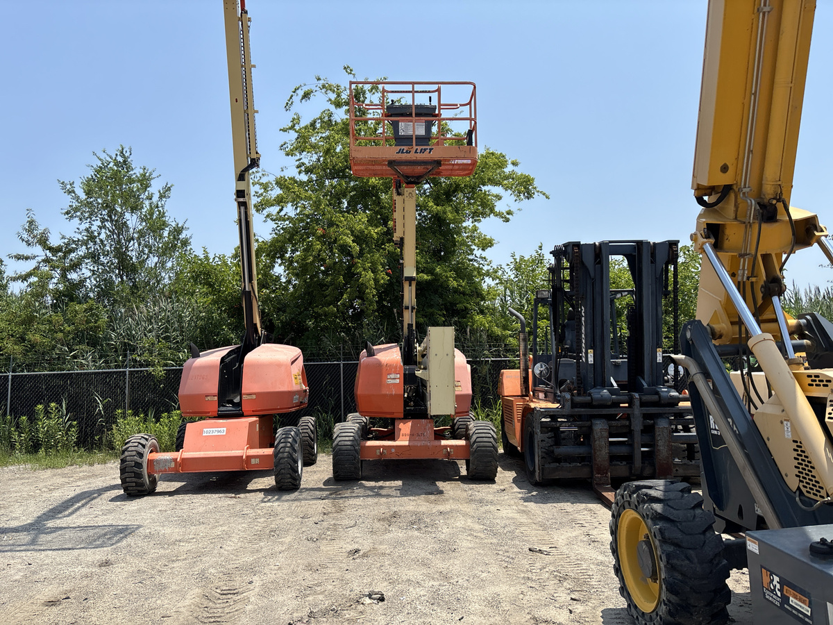 2016 JLG 450AJ