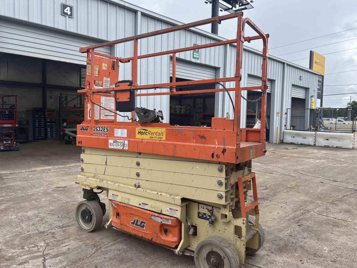 2016 JLG 2632ES-3