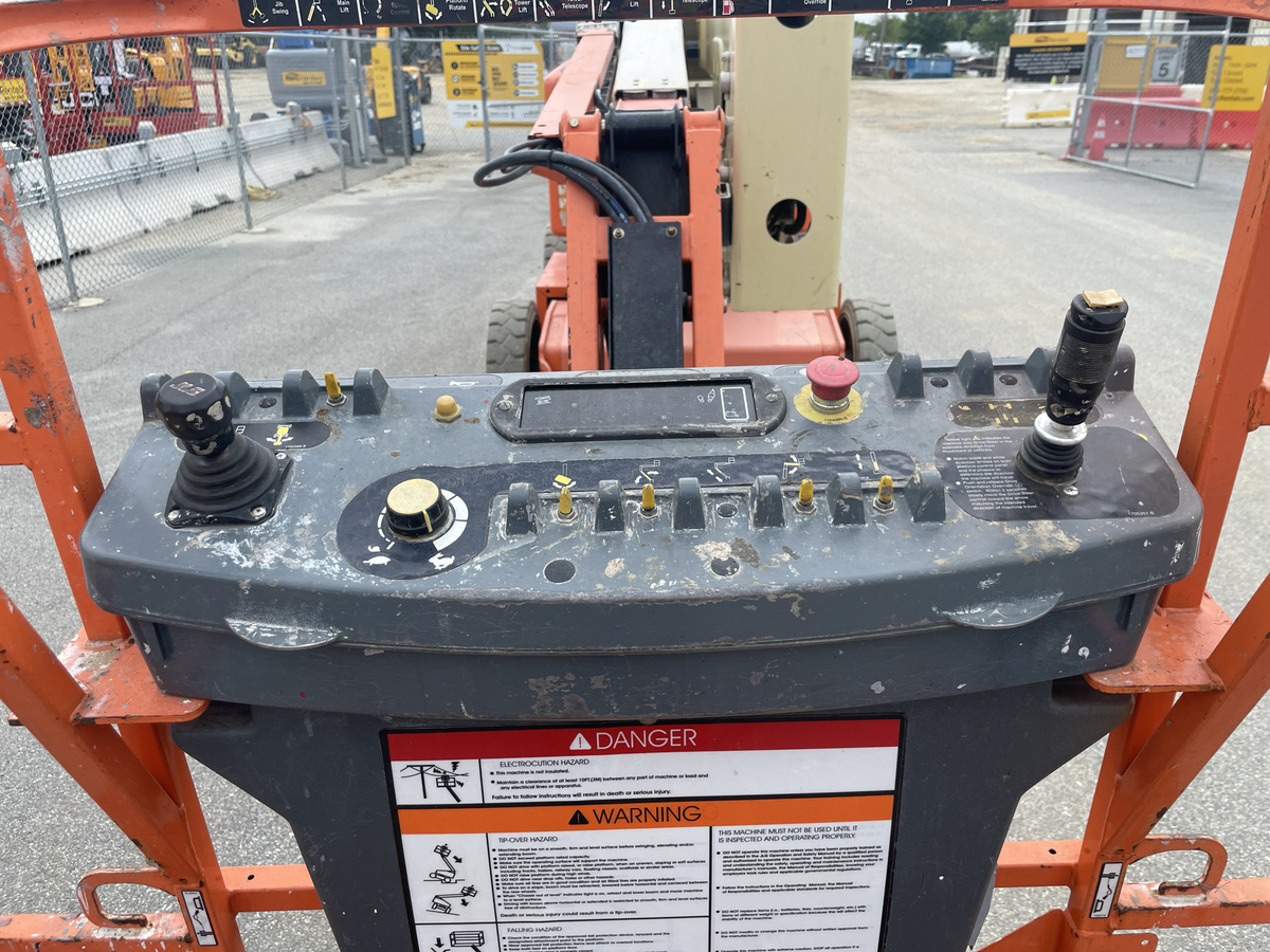 2016 JLG E450AJ-9
