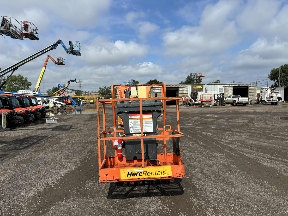 2016 JLG E300AJP-5