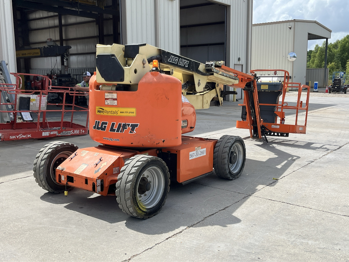 2017 JLG E450AJ-19
