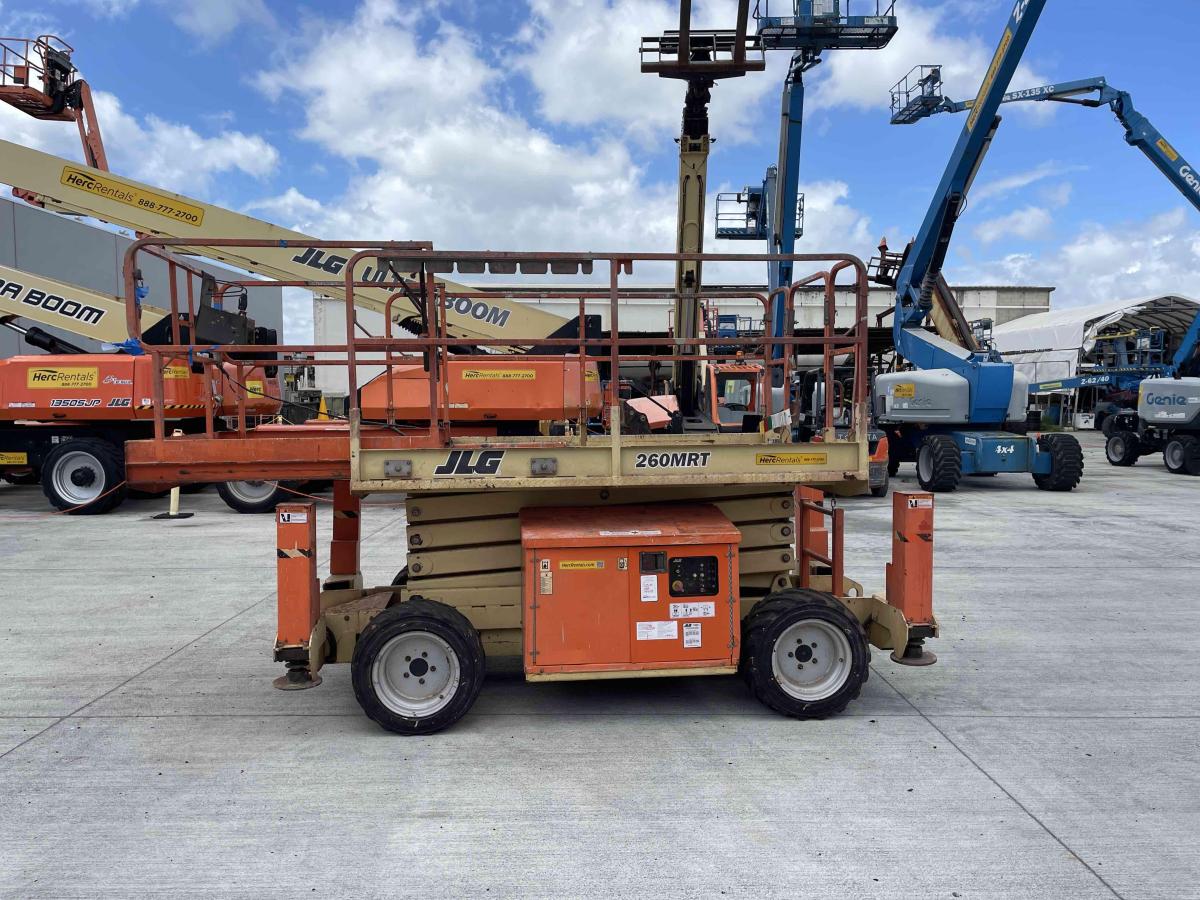 2017 JLG 260MRT-4