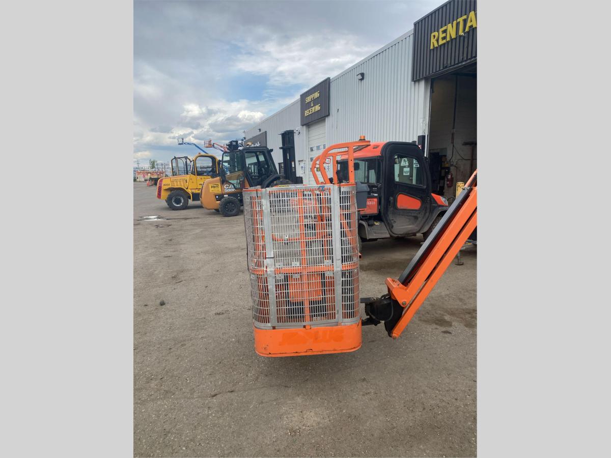 2015 JLG E300AJP
