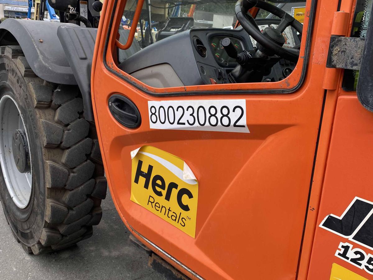 2018 JLG 1255