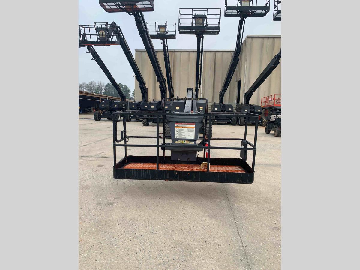 2012 JLG 800S