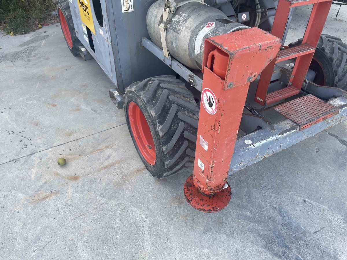 2015 Skyjack SJ-6832RT-8