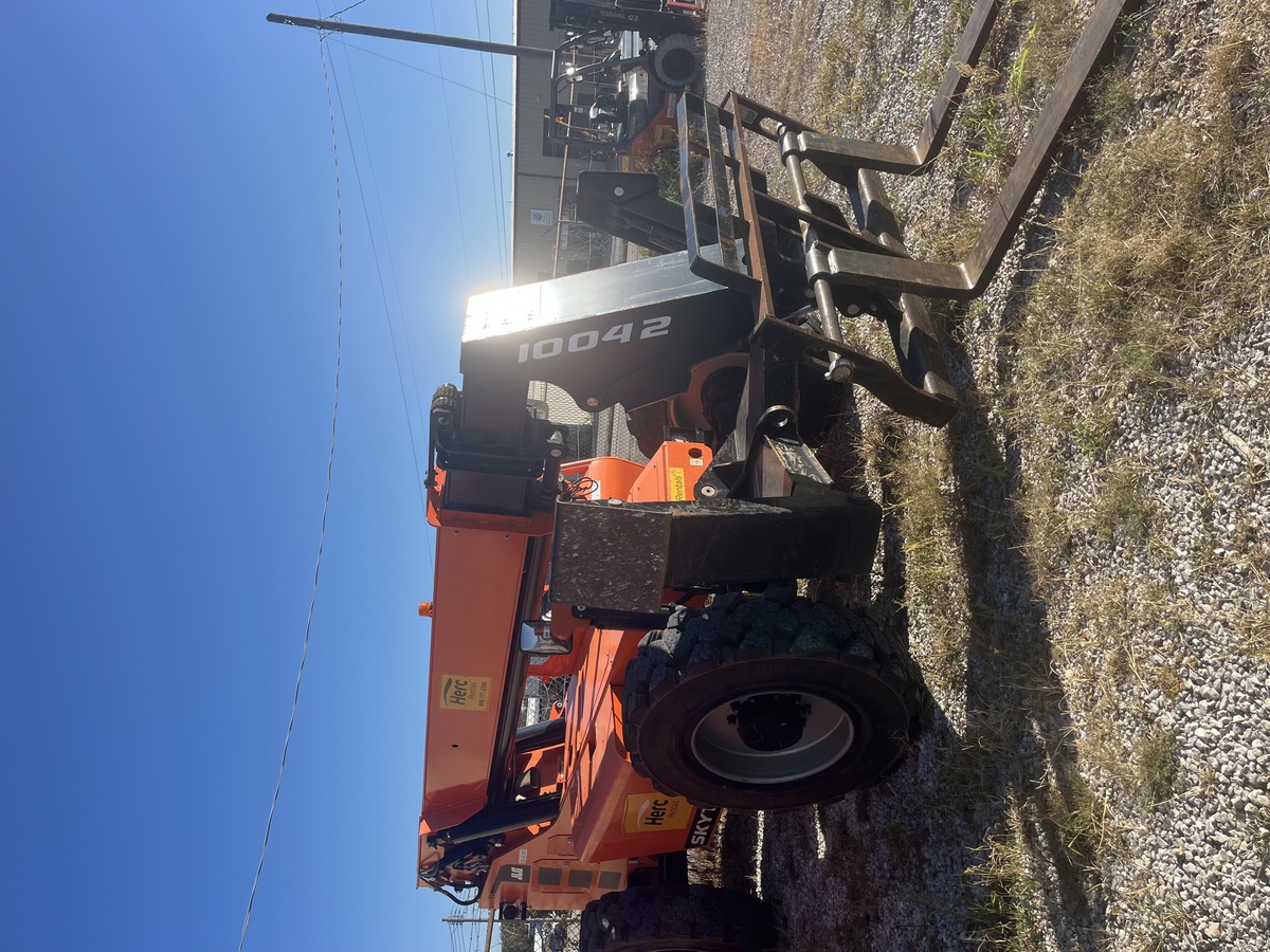 2021 SkyTrak 10042