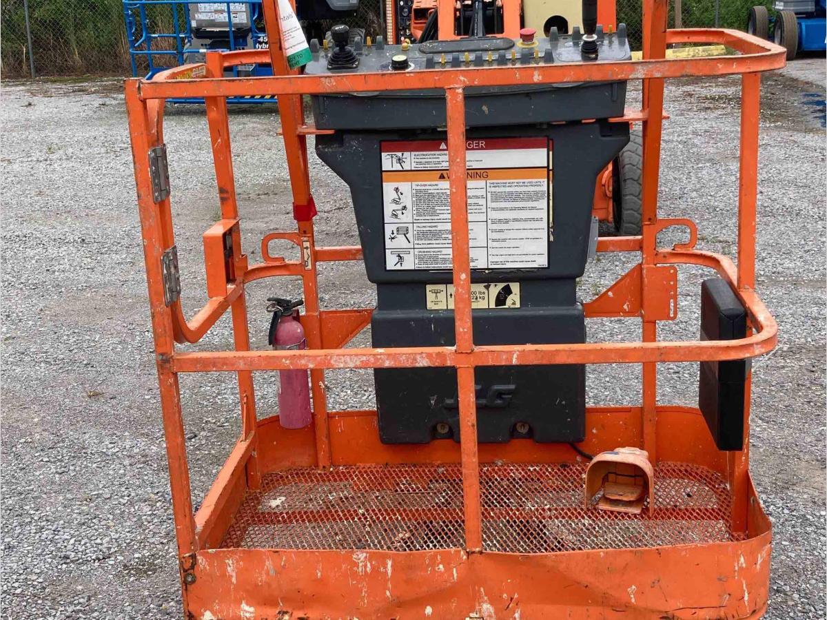 2015 JLG E400AJP