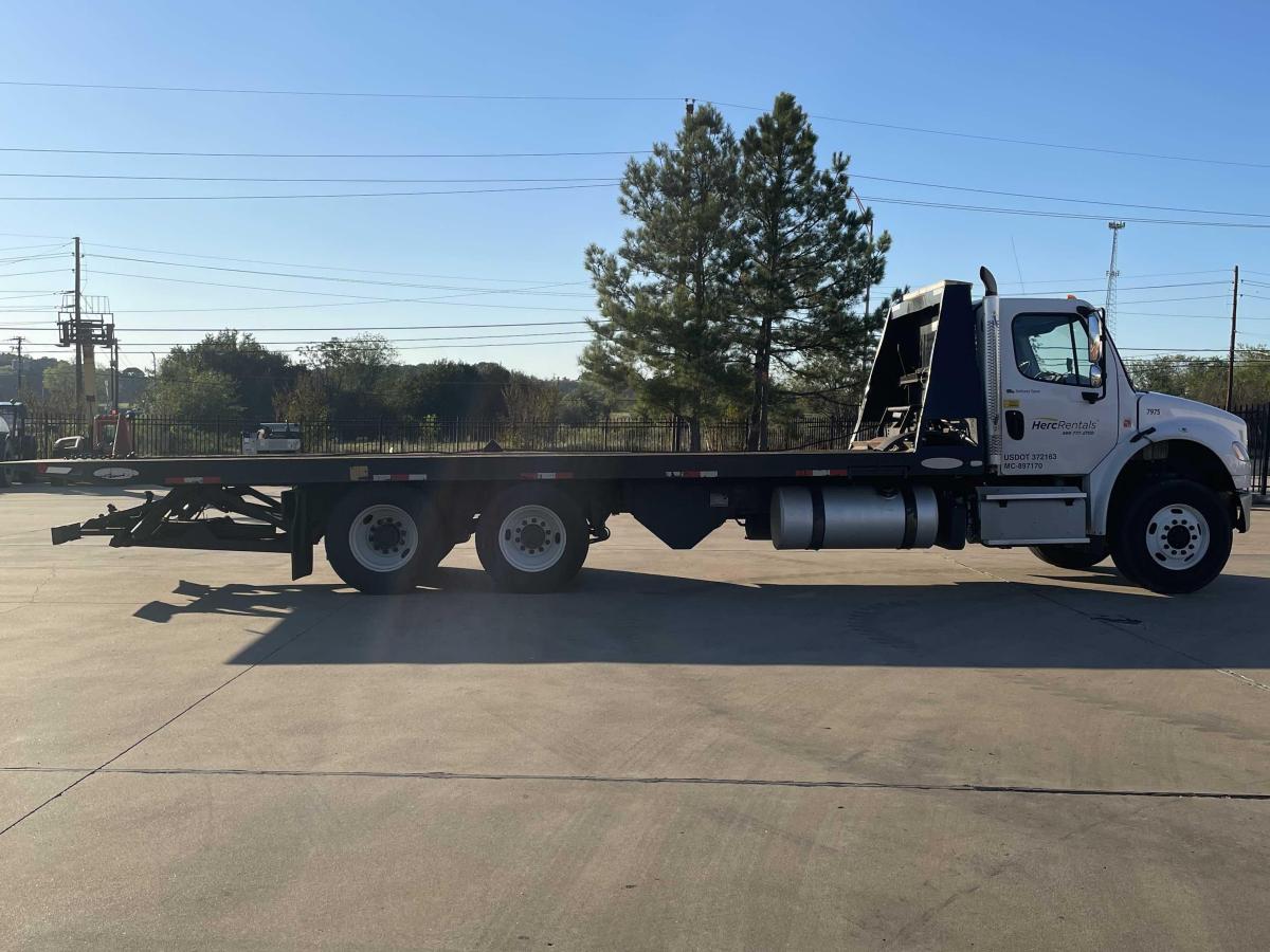 2018 Freightliner M2106