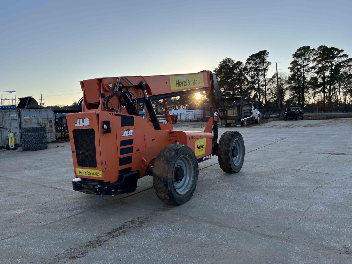 2016 SkyTrak 6042