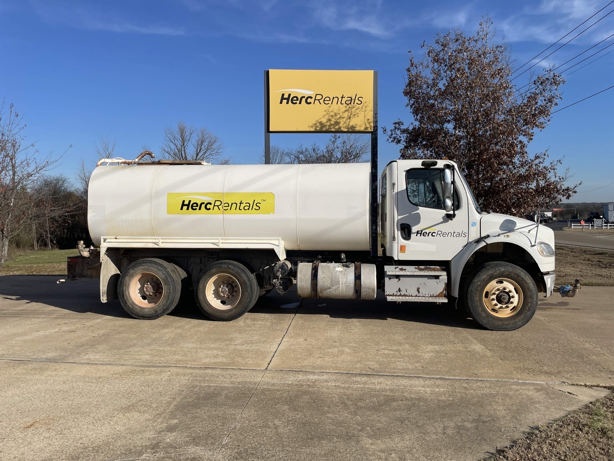 2015 Freightliner M2106