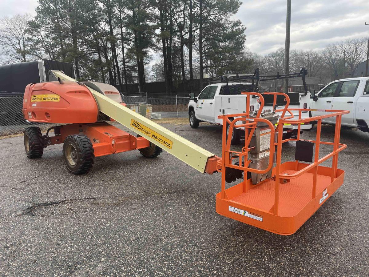 2013 JLG 400S