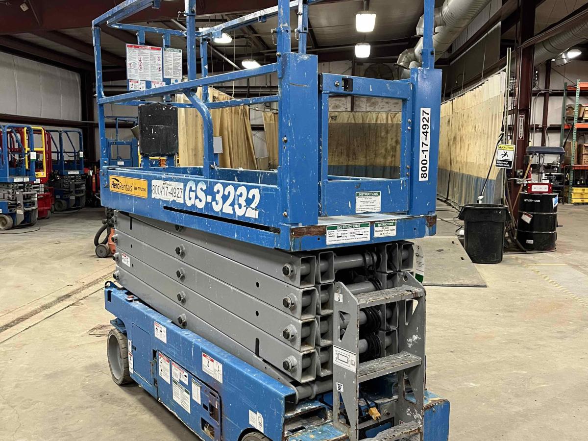 2017 Genie GS-3232