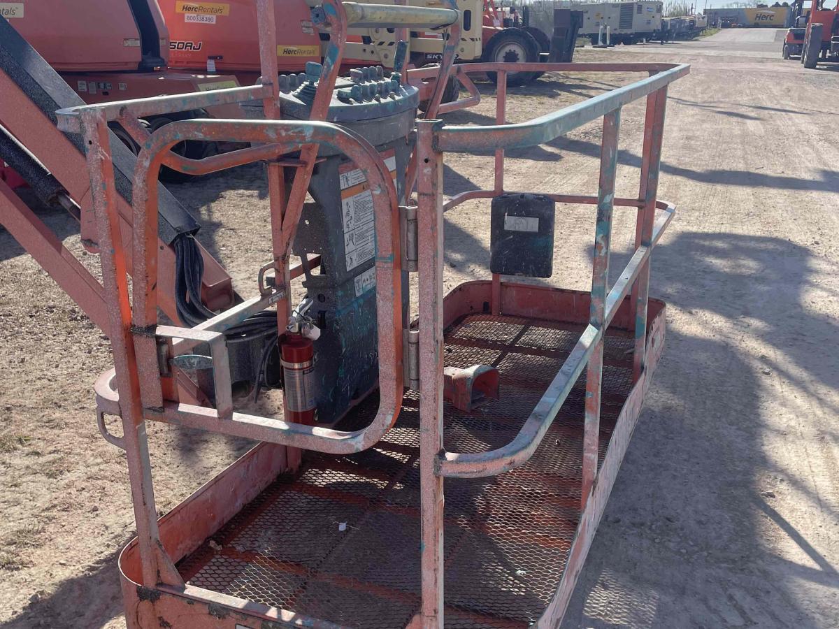 2017 JLG 600AJ