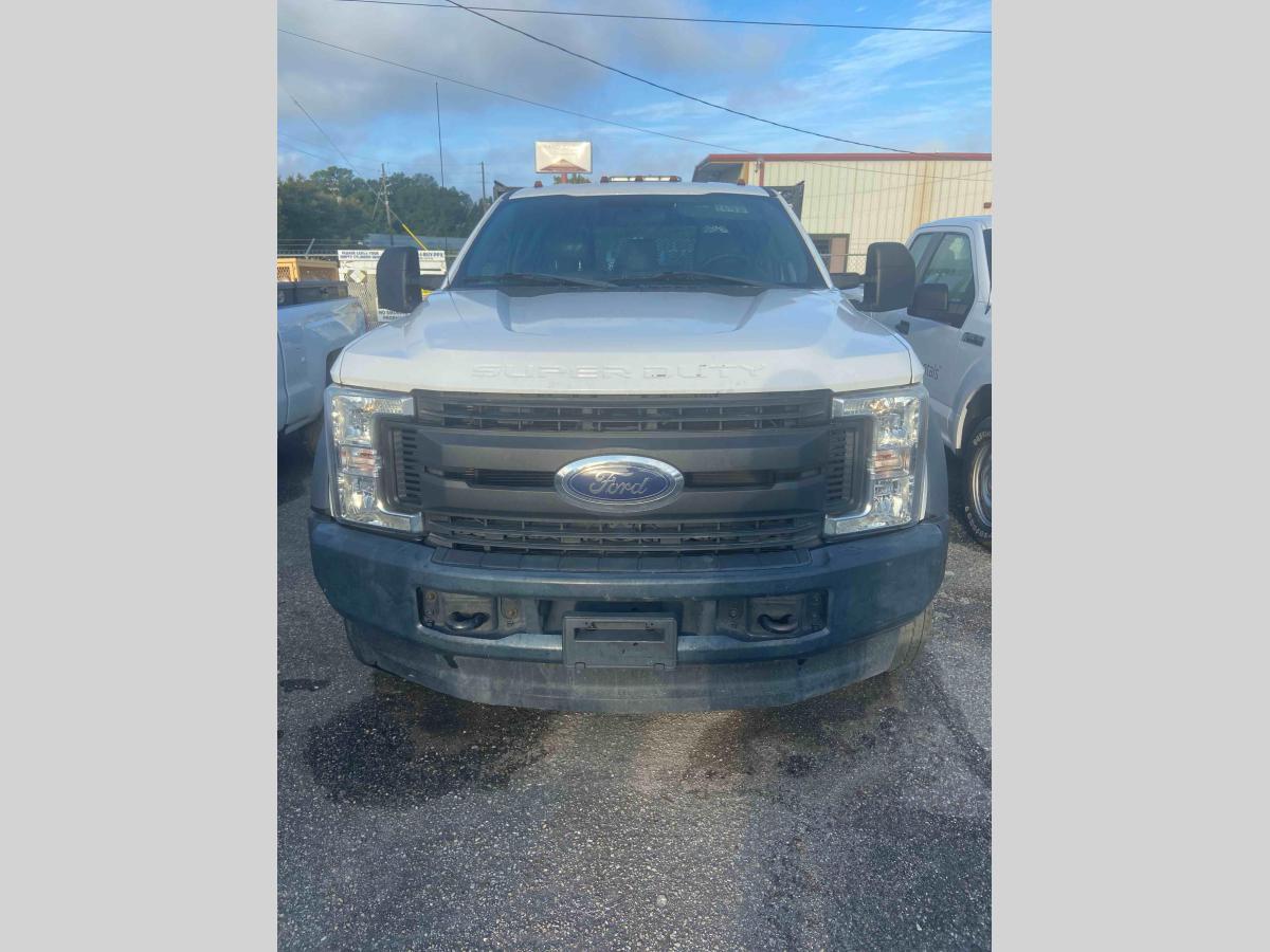 2017 Ford F550-1