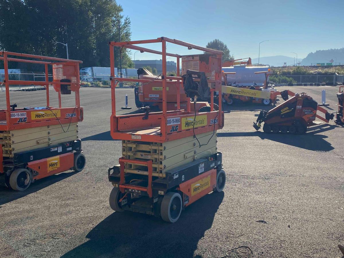 2017 JLG 1932R
