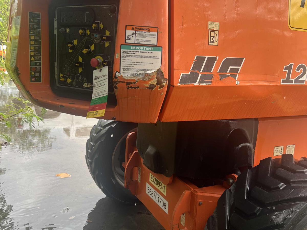 2018 JLG 1200SJP