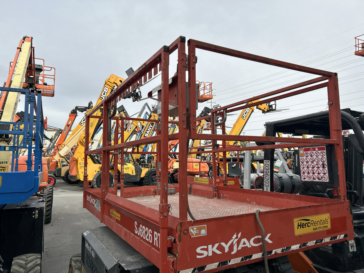 2018 Skyjack SJ-6826RT-2