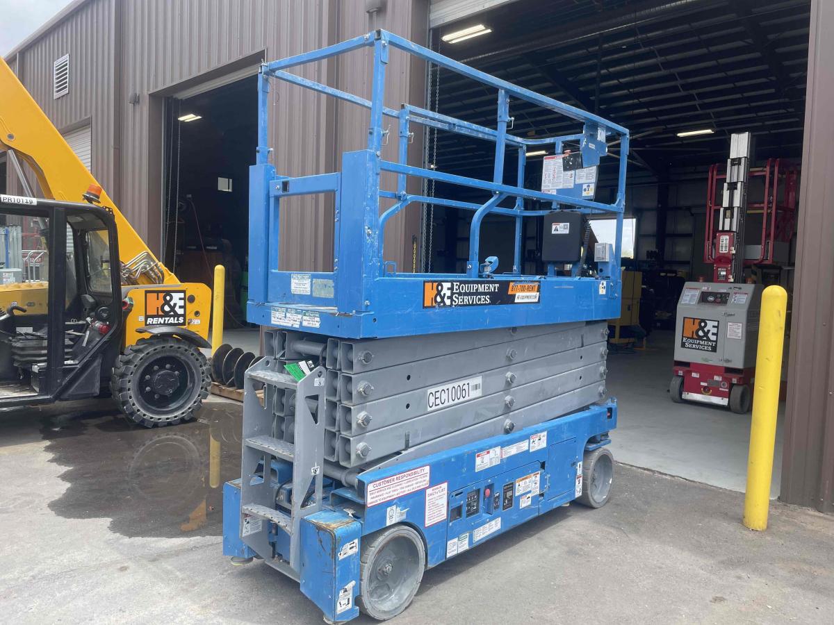 2017 Genie GS-3232
