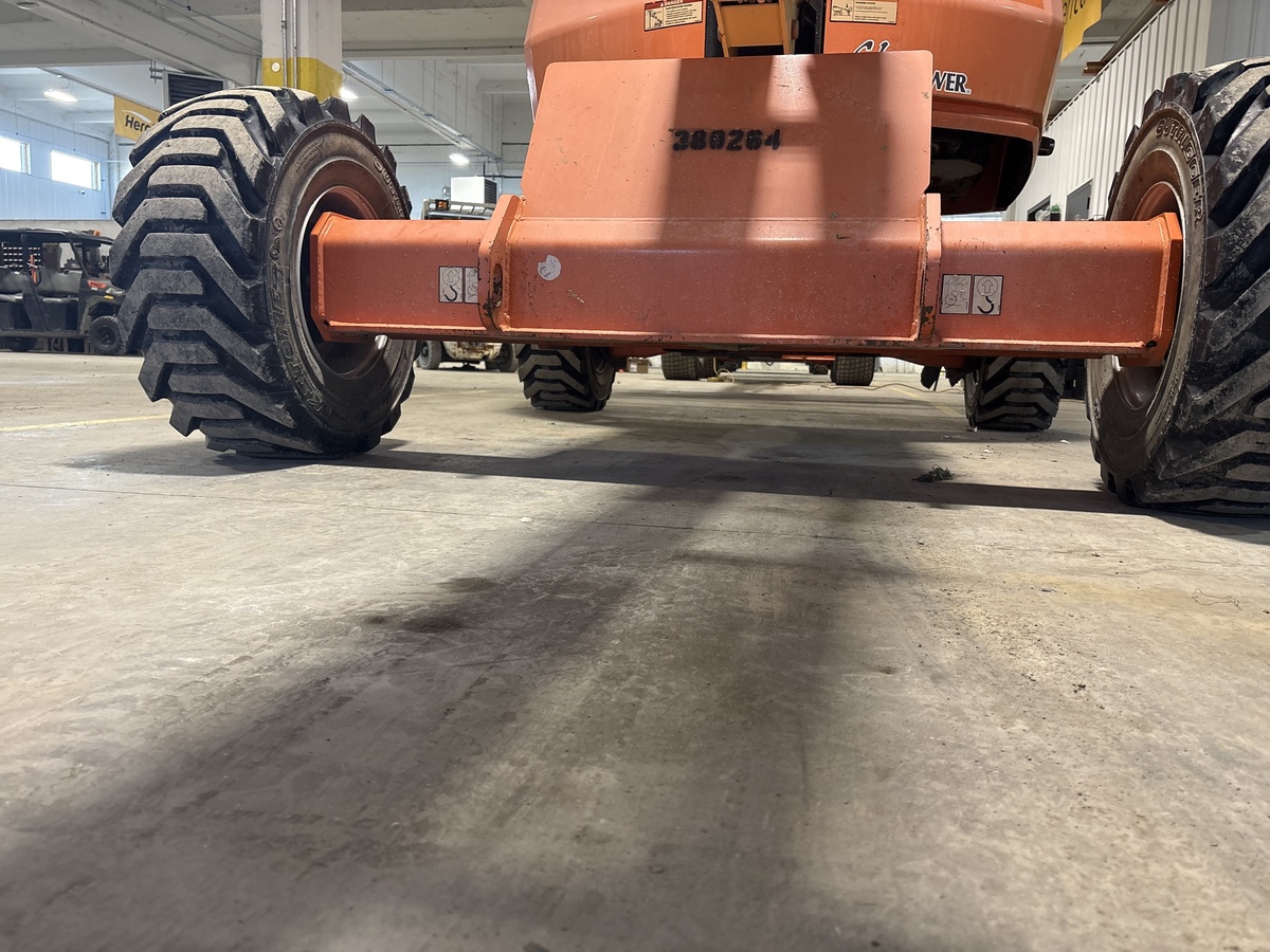 2017 JLG 400S-10
