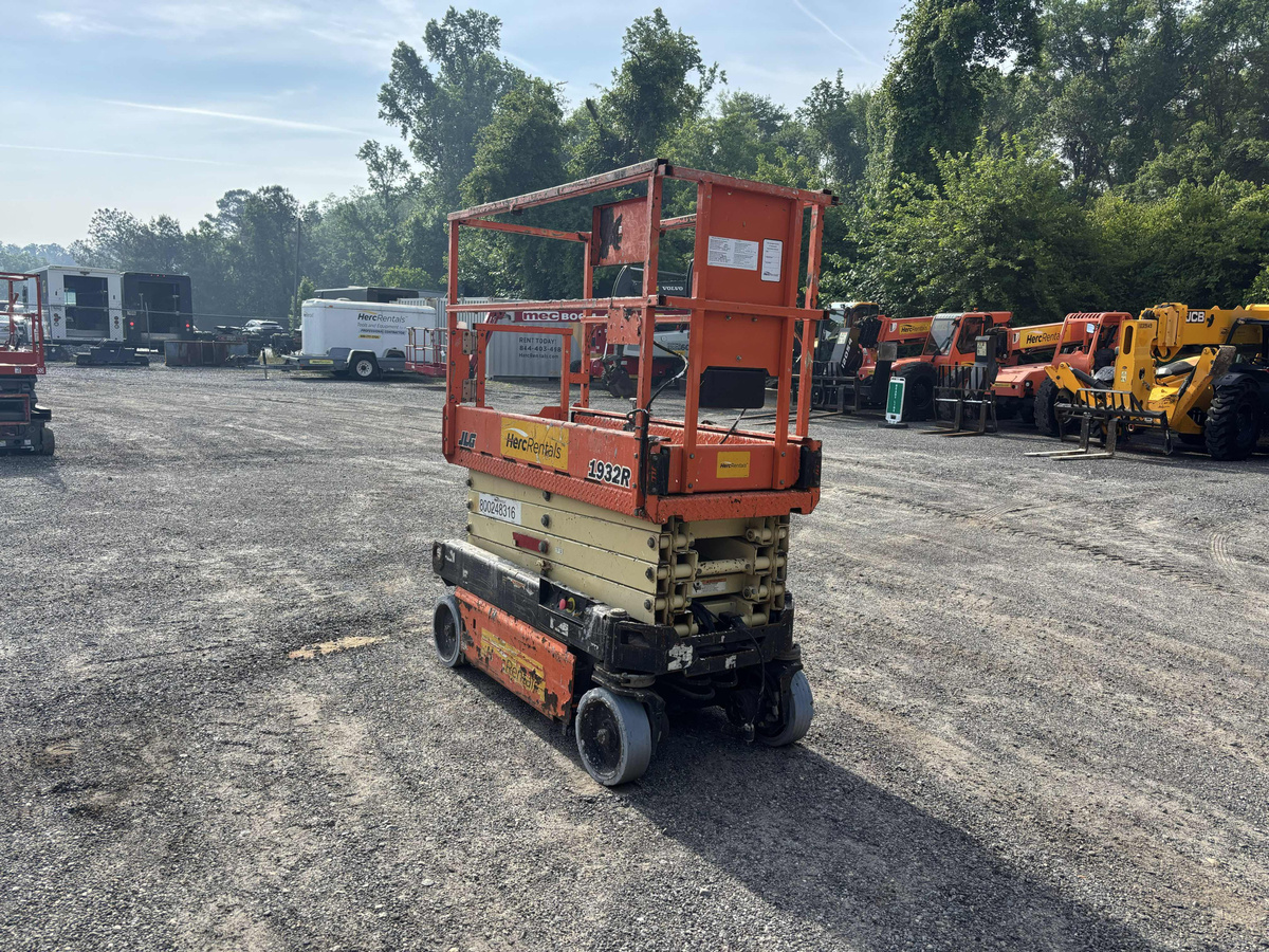 2019 JLG 1932R-3