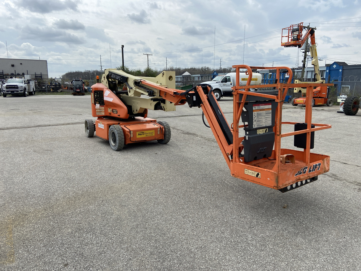 2015 JLG E400AJPN