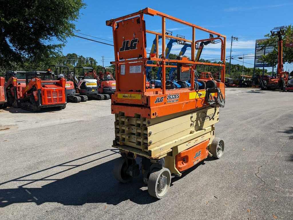 2016 JLG 2632ES