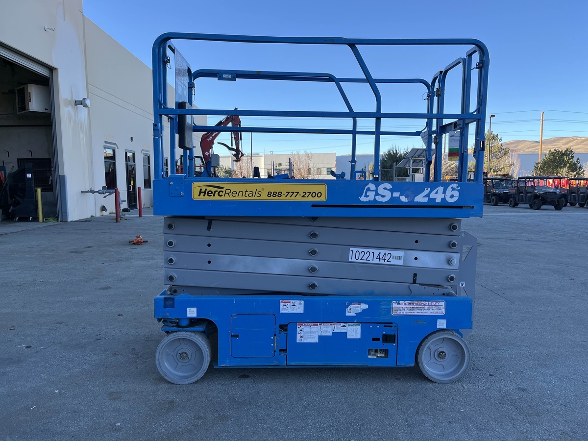 2017 Genie GS-3246-5