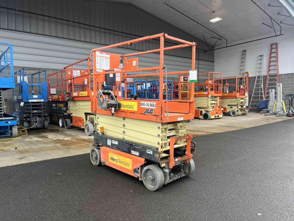2017 JLG 1932R