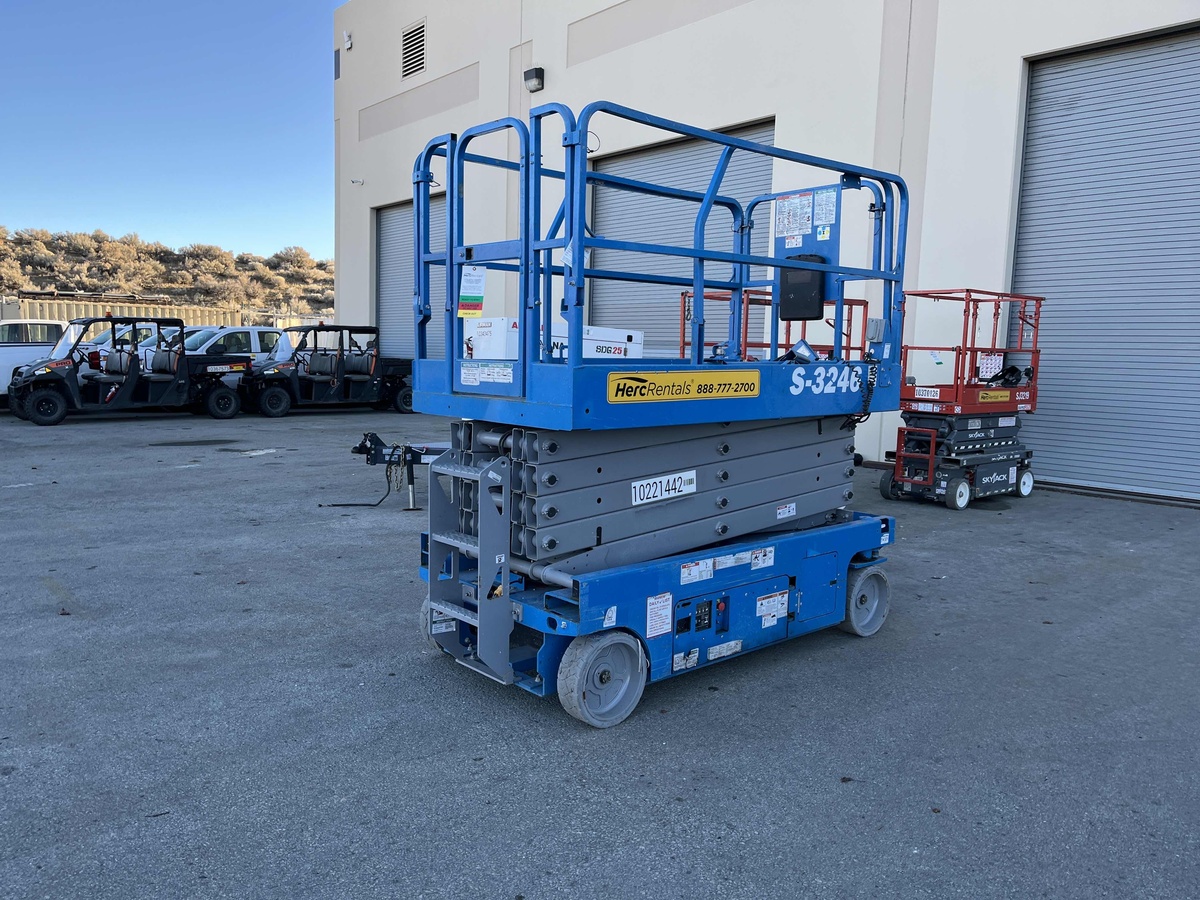 2017 Genie GS-3246