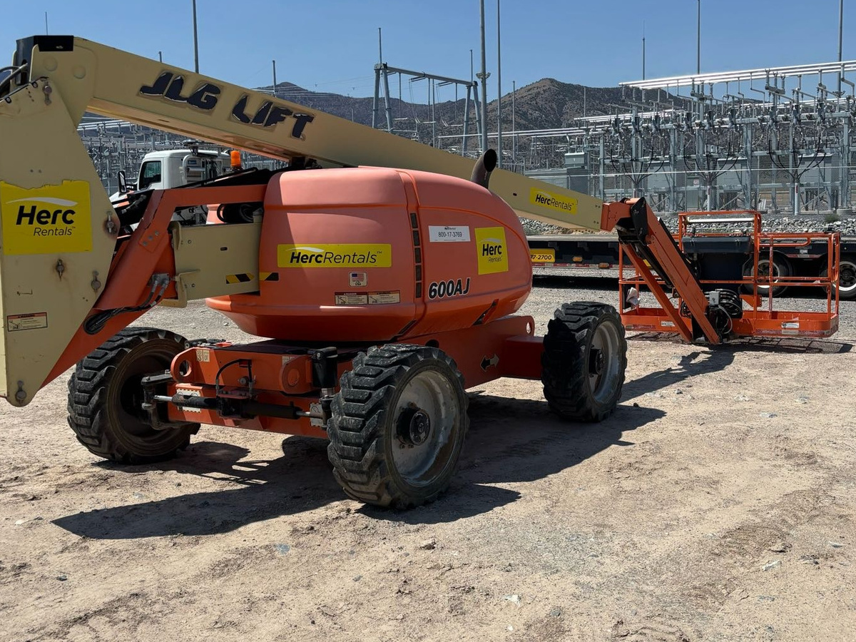 2017 JLG 600AJ-2