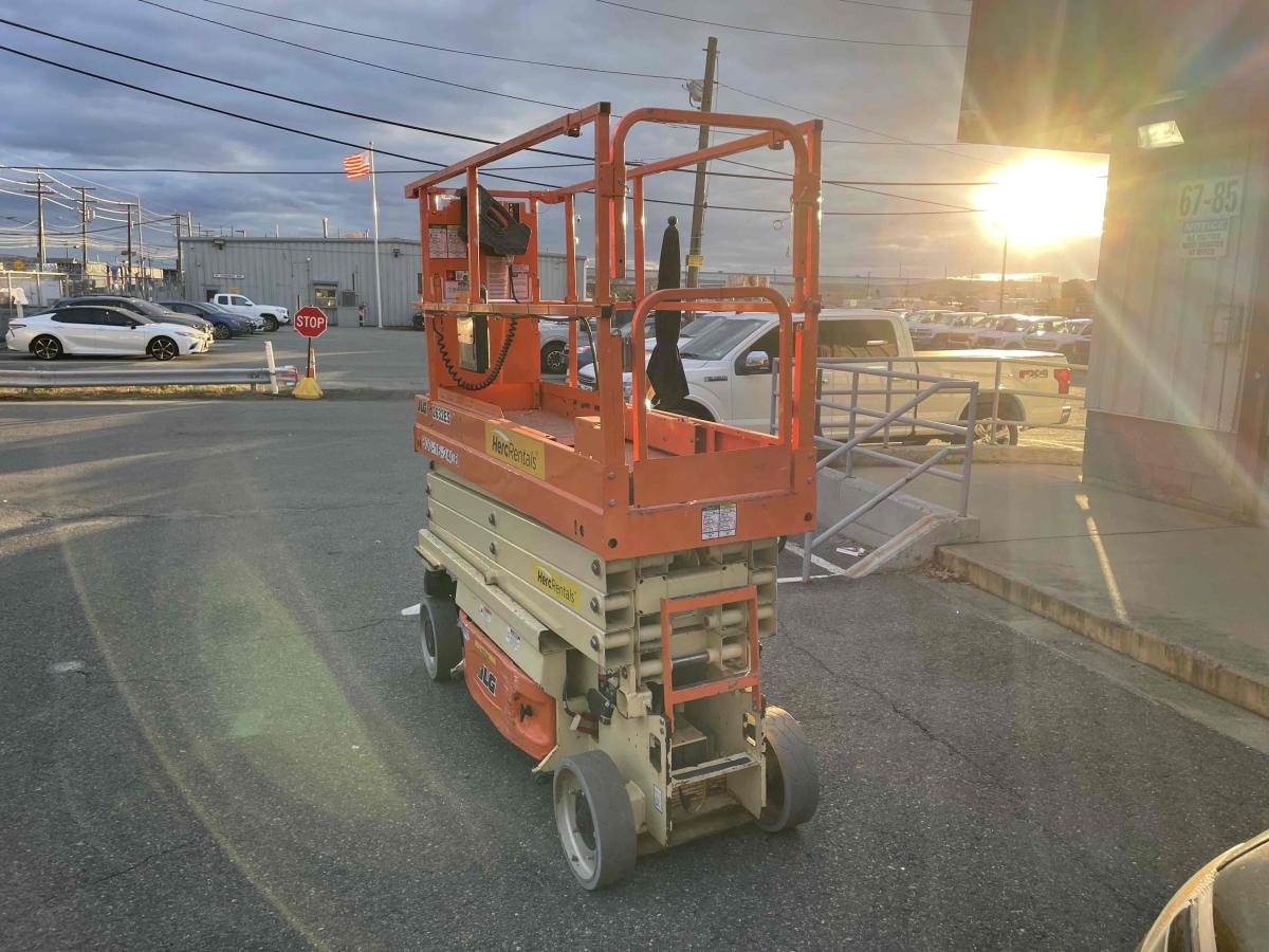 2017 JLG 2632ES