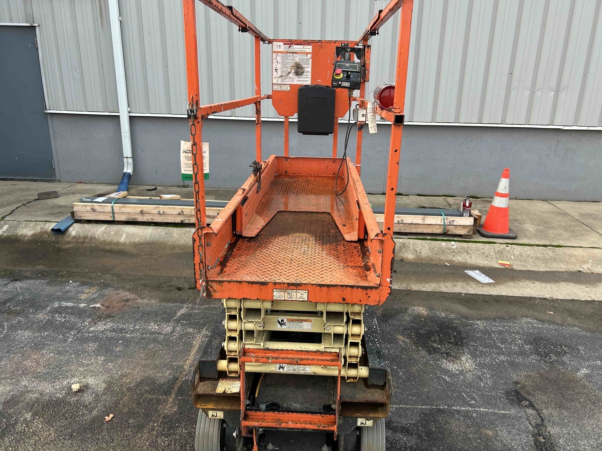 2017 JLG 1932R-2