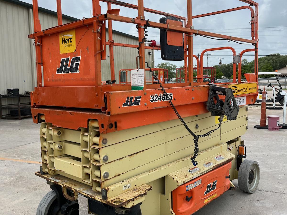 2018 JLG 3246ES