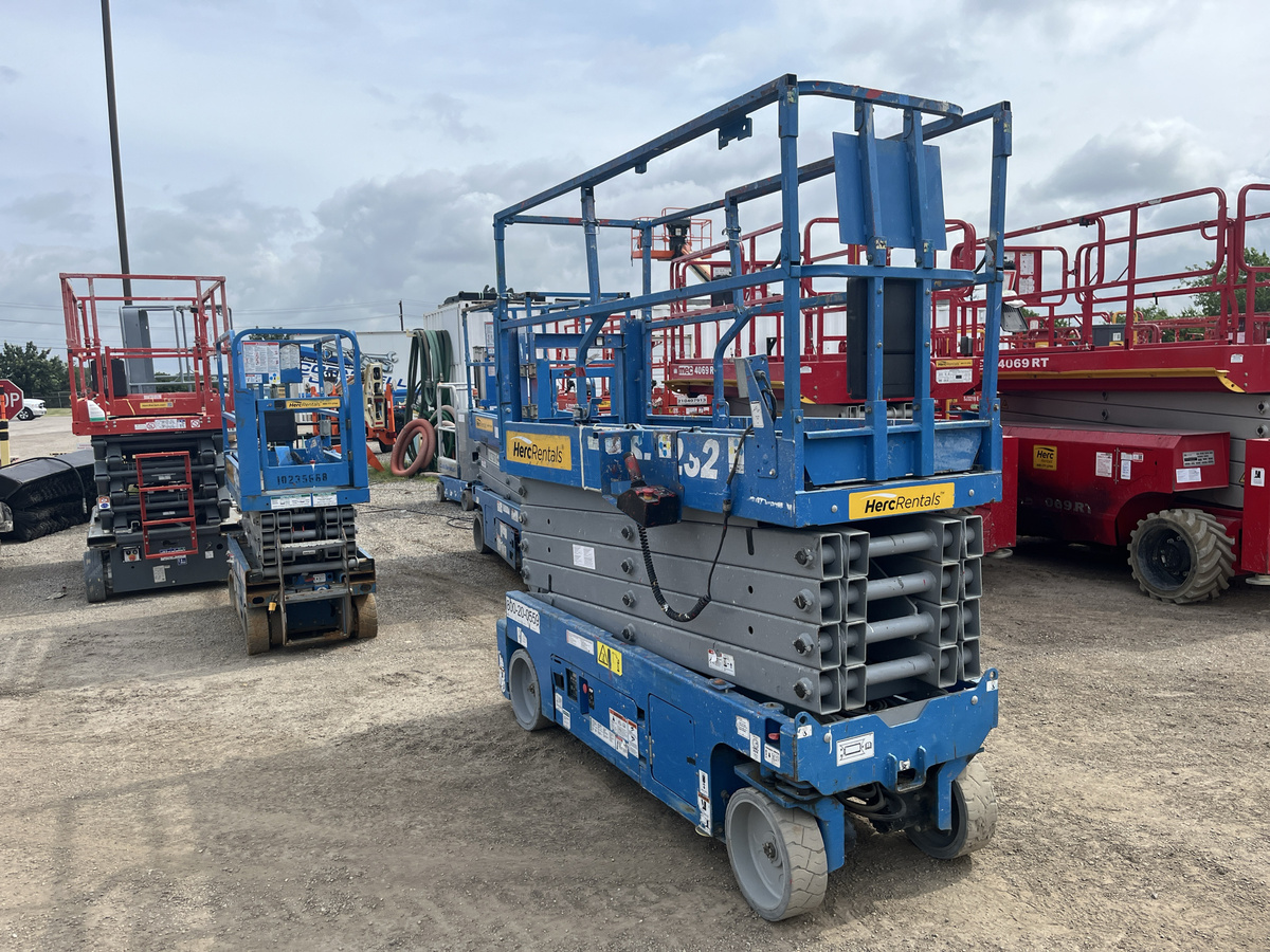 2018 Genie GS-3232