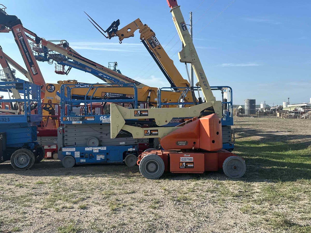 2017 JLG E400AJPN-4
